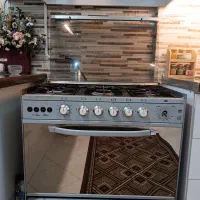 اجاق گاز فردار پنج شعله تمیز و مرتب