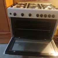 اجاق گاز فر دار در حد نو تمیز و کم کارکرد