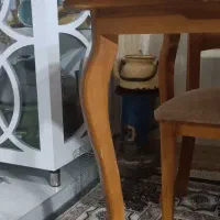 میز نهار خوری تمام چوب سالم وتمیز