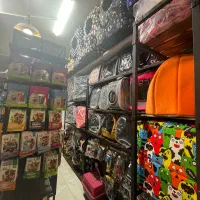 فروشنده خانم برای کار در پت شاپ