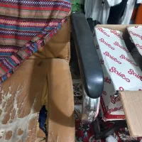 صندلی چرخدار فقط روکش نیاز ب تعویض داره. بدنه سالم|صندلی و نیمکت|اندیمشک, |دیوار