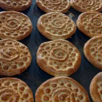 دو خانم برای فروشندگی در کیک و کلوچه شمالی