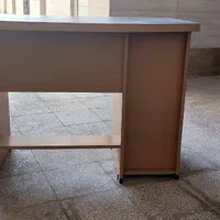 میز کامپیوتر در حد نو