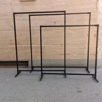 رگال ایستاده و دیواری