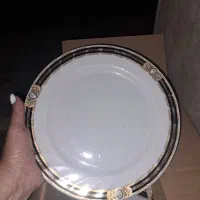 تعدادی پلوخوری، خورشت خوری و دیس چینی زرین