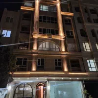 ۹۰ متر _نوساز _پشت حاشیه وکیل آباد _خیابان ۲۰ متری