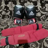 دستکش بوکس و ساق‌بند پا