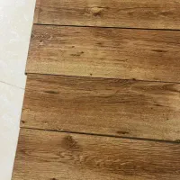 پارکت سالم و در حد نو به متراژ ۲۵ متر