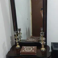 میز و آینه و شمعدان