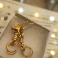 گوشواره نمادار