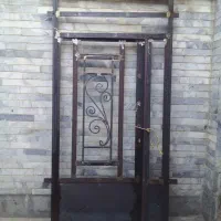 درب و پنجره آهنی
