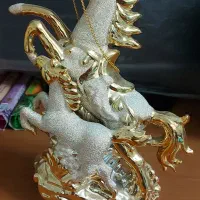 مجسمه وطاووس