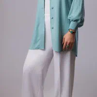 تعداد زیادی مانتو.کت و شلوار.ست.سرافن و کت.کراپ