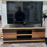 تلوزیون و میز تلوزیون