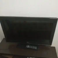 تلویزیون ۳۲ال جی همراه میز یلویزیون