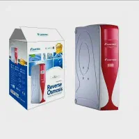 فروشنده خانم در (غرفه) پاره وقت