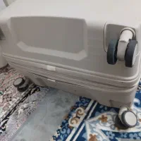 چمدان بزرگ مسافرتی|کیف، کفش، کمربند|مشهد, راه آهن|دیوار
