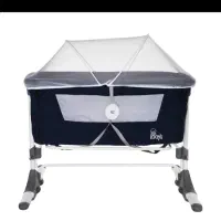 تخت کنار مادر زویی