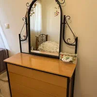 تخت خواب فرفوژه با کنسول ایینه خیلی تمیز ومرتب