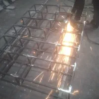 آهنگر و جوشکار حرفه ای در کارگاه و محل