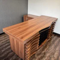 میز مدیریتی به همراه یک عدد باکس ۳ کشو