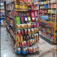 کارگر ایرانی فروشگاه مواد غذایی