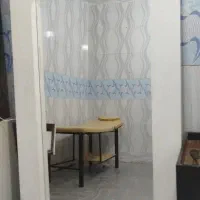 دکور آینه قدی و تخت اپیلاسیون