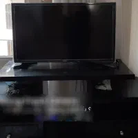 تلویزیون 32 اینچ LED سامسونگ همراه با زیر تلویزیون