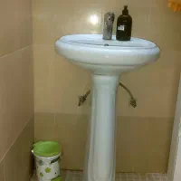 روشویی به همراه شیر آب