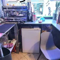 فروش ویترین با صندلی و میز