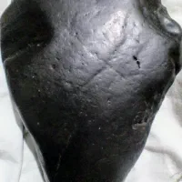 سنگ سیاه سه کیلویی