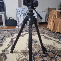 سه پایه دوربین عکس و فیلمبرداری
