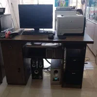 تعدادی میز و وسایل کافی نت موجوده