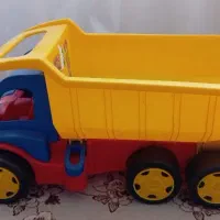 کامیون اسباب بازی