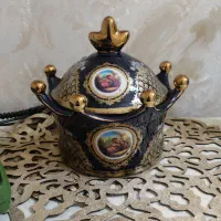 شکلات خوری تاجی