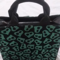 کیف و کفش|کیف، کفش، کمربند|قم, شهر قائم|دیوار