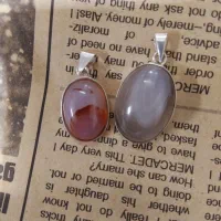 پلاک نقره با سنگهای عقیق خراسانی و عقیق سلیمانی