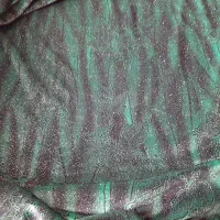 سه قواره پارچه|لباس|شیراز, قدوسی غربی|دیوار