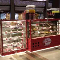 یک نفر فروشنده تمام وقت