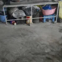 دو عدد میز فلزی و دو عدد باسکول چوبی قدیمی عتیقه|کلکسیون اشیاء عتیقه|تبریز, |دیوار