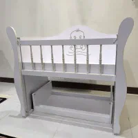 تخت وگهواره نوزاد کنار مادر|تخت و صندلی بچه|اصفهان, بهارستان|دیوار