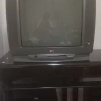 تلویزیون LG به همراه میز تلویزیون شیشه ایی|تلویزیون و پروژکتور|رشت, باهنر|دیوار