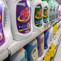 صندوقدار فروشگاه مواد غذایی