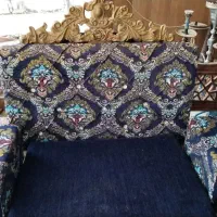 پشتی و نشیمن و زیر دستی مضیف