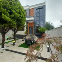 تریبلکس-مدرن-با-استخر-داخلی-روفگاردن-جکوزی