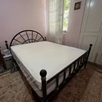 تخت خواب دو نفره (و یک نفره هم موجود هست)