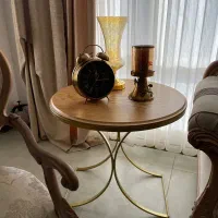 میز کنار سالنی