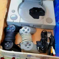 (Ps1) سالم با دو عدد دسته و ۱۰ دیسک بازی.