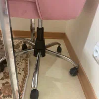 میز ناخن همراه با استند و دوعدد صندلی|آرایشگاه و سالن‌های زیبایی|اصفهان, بهارستان|دیوار