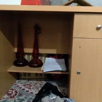 میز تحریر و کامپیوتر